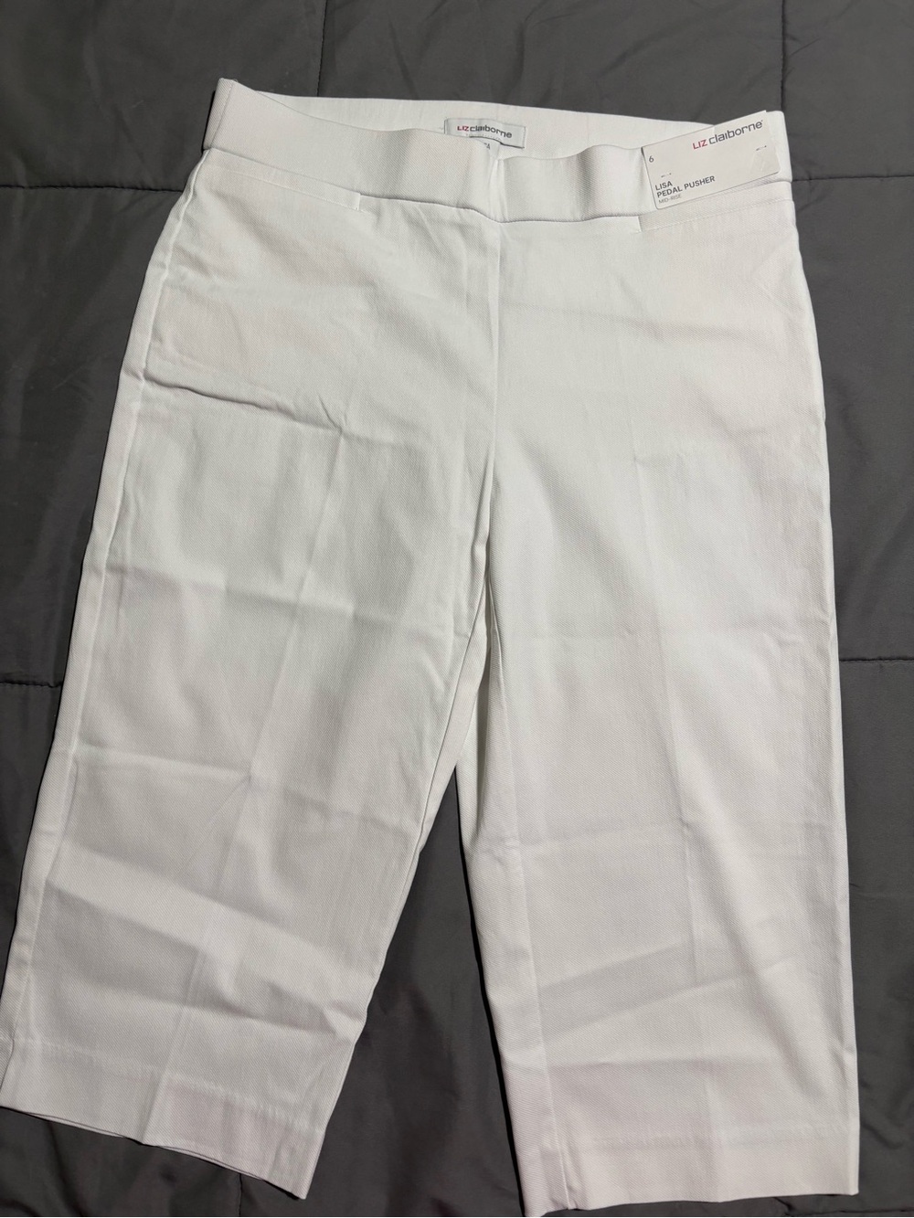 Liz Claiborne White Pull-On Crop Capris